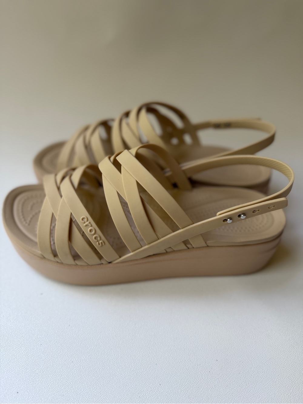 CROCS Brooklyn Beige Strappy Slingback Platform Low Wedge Sandals Size 11